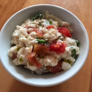 トマトとオクラのさっぱり豆腐丼